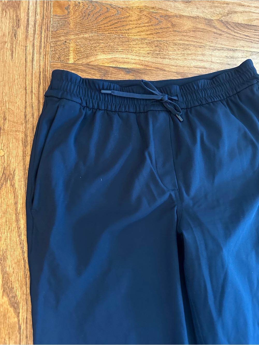 Lululemon Straight-Leg Mid-Rise Pant Luxtreme
Regular Woman's S Navy - Picture 5 of 10